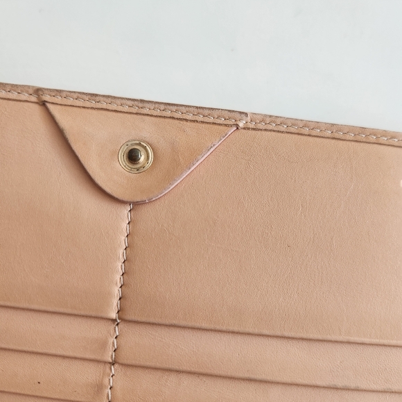 Fendi Long wallet. Gorgeous tan and cappuccino colors. - Picture 16 of 16